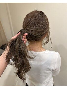 リフ バイ ローバー(Lif by ROVER) 結んでも可愛いハイライトカラー