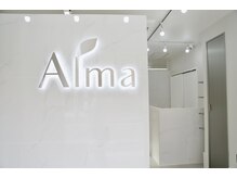 アルマモモ(Alma momo)の雰囲気（白が基調の大理石で高級感と清潔感のある内装に仕上げました☆☆）