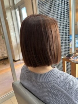 スタジオ アルファプラス 日暮里店(studio α+) ステップボーンカットカットボブショートハイライト白髪ぼかし