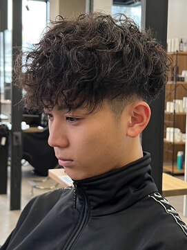 エルマーク 渋谷(L-MARK) スペインカールスパイラルパーマツイストパーマフェード短髪