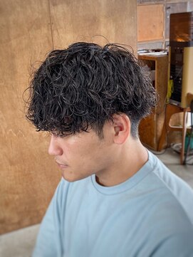 コモレビ(komorebi) 【山本智文】波巻きツイストスパイラルパーマメンズマッシュ