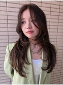 ロング レイヤーカット ベージュカラー