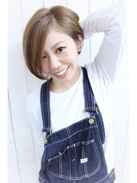 ディー(dee) dee　刈り上げショート×アクセントカラー