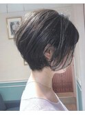 赤み消しグレージュショートボブ