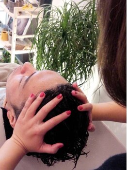 ユラウ(yurau)の写真/アロマやミントを使用し、保湿タイプや頭皮の状態に合わせて施術。癒しの空間で心も髪も癒される贅沢時間に