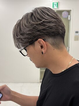 カット　ホワイトメッシュ　ハイライト　デザインカラー