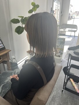 リイ(Lii) 切りっぱなしボブ