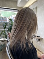 ヘアアンドメイク アリス(hair&make ALICE produce by COLT) ロング ダブルカラー ミルクティーベージュ ブリーチ