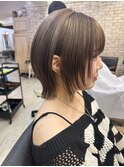 ブラウンアッシュのくびれミディアムヘア