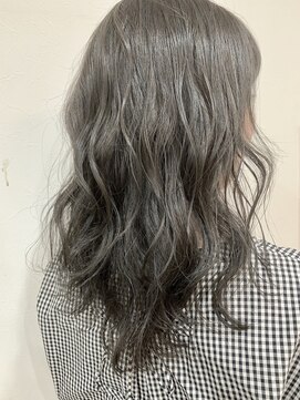 アールズ ヘアー(R s hair) グレイアッシュ×セミロングレイヤー【R's hair yasu】