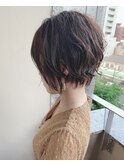 大人可愛い20代30代40代小顔ワンサイドショートボブ丸み前下がり