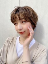 暗く染める白髪はもうやめませんか？白髪をただ暗く染めずに、明るく染め上げて白髪をぼかす技術☆