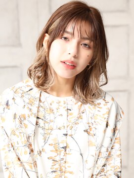 無垢(muku) 大人可愛い小顔外ハネボブレイヤーカットペールベージュA5