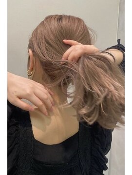 ニール 名古屋 伏見 丸の内(NEELU) 【Neelu-rie】ほんのりピンクベージュ！