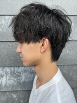 ヒュイル バイ ニアウ(Hwyl by Niau)&nbsp;メンズマッシュパーマシャドウパーマニュアンスパーマ眉毛