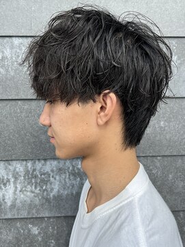 ヒュイル バイ ニアウ(Hwyl by Niau) メンズマッシュパーマシャドウパーマニュアンスパーマ眉毛