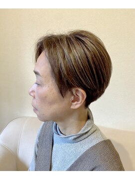 エニー(ennie') 白髪ぼかしハイライト×ベリーショート【緑地公園/千里山/吹田】