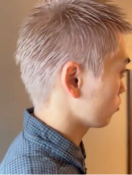 ニコ ヘアリラクゼーション(Nico hair relaxation) ナチュラル束感ホワイトカラー短髪カット20代30代