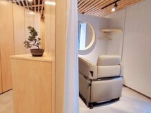 ルナフローラバイエム 横浜鶴屋町(luna flora by em)の雰囲気(シャンプー台一体型の業界最新チェア導入店!個室完備◎)