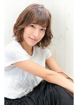 プロム(Prom) 少し優しげボブ