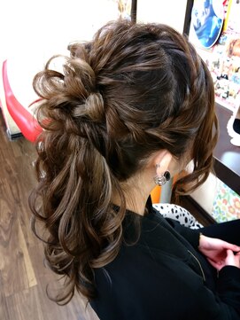 ヘアセットアップス(UP's) ★動きたっぷり♪『無敵の三つ編み込みルーズなポニーテール♪』