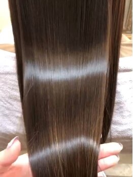 アニスミュゼ(anis musee)の写真/【BIKAKU】の縮毛矯正はダメージレスで自然なストレートが叶う。クセを伸ばしたい方におすすめの縮毛矯正。