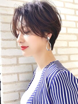 アンド ストーリーズ(&STORIES) 大人可愛い前髪ありのひし形マッシュショートパーマ20代30代