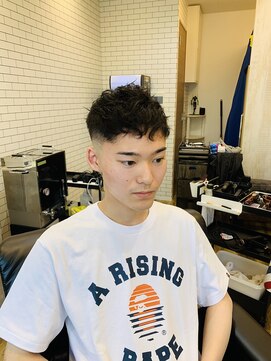 バーバーショップヒーロー 八王子店(BARBER SHOP HERO) スパイラルパーマ、スキンフェード