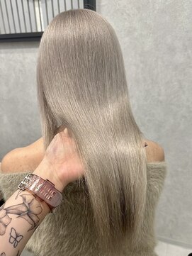 ロウル 渋谷(LOWRL) ホワイトシルバー/ケアブリーチカラー