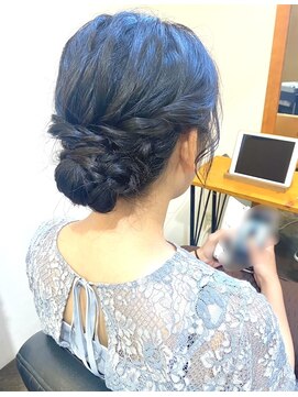 ハンズエミュ(hands emu) 大人っぽいアップヘア