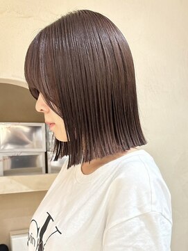 ヒビヲ(HIBIO) 横浜ダブルカラーミルクティーベージュピンクベージュ外ハネ30代