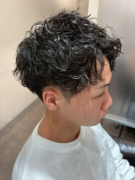 センターパート/刈り上げ/ツイストスパイラル