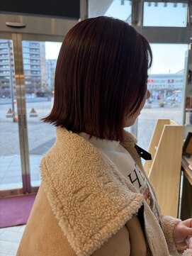 コワファースト 大分(COIFF1RST) 切りっぱなし/赤髪/外ハネ