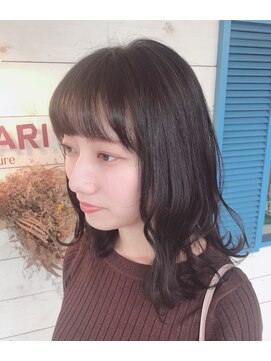 ヒマワリ(HIMAWARI) ミディアム クセ毛風 巻き髪