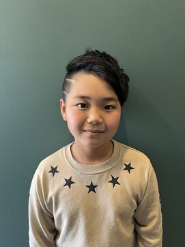 キッズ 男の子 アシメ ライン 2ブロック おしゃれ小学生 L ランプヘアーザベーシック Lamp Hair The Basic のヘアカタログ ホットペッパービューティー