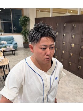 ビスポーク(BESPOKE) アップバング×ホワイトハイライト