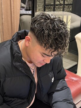 ライン(LYNE) メンズカット/メンズパーマ/ツーブロック/ハイライト