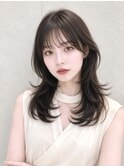 横浜ミディアムレイヤーカット顔まわりカット外巻き