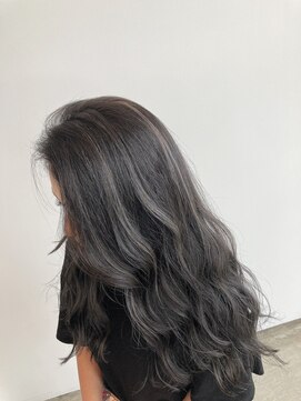 プラスディー(+D) グレーハイライト