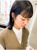 黒髪束感ウェットミディアムロブシースルーぱつん切りっぱなし