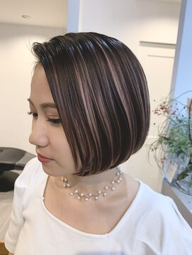 モユ(moyu) ハイライトを生かしたコンパクトボブ