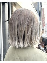 トレパルッキエーレ(tre parrucchiere)&nbsp;［-tre-］グレーカラー×切りっぱなしボブ