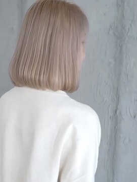 マリアナ(Mariana) ハイライトショートヘアレイヤーカットダブルカラー