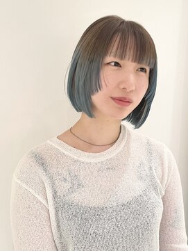 ローエ バイ デコ(Rohe by DECO) -Saki- ベージュカラー×ペールブルー/ルーツカラー