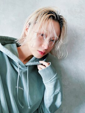 シオン(shion) ホワイトブロンド似合わせカットウェーブミディアム_8615