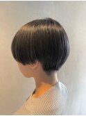 綺麗にフェイスラインを強調するハンサムショート ケアトリ