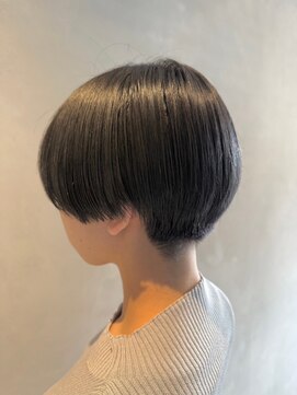 エスケープ トゥ ボナ(ESCAPE to bona.) 綺麗にフェイスラインを強調するハンサムショート ケアトリ