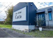 ココ(COCO)の雰囲気（大きな看板が目印です！）