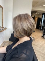 ハーツ(Heart's)&nbsp;白髪ぼかしハイライトショートボブ