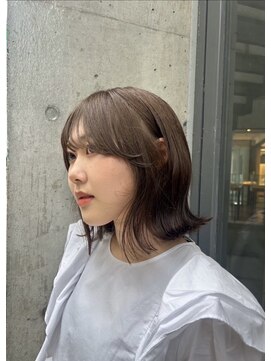 オリーブベージュ／透明感カラー／シャギーレイヤー